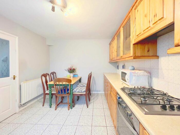 3 Bedroom Flat To Rent In Kingston Road, New Malden, KT3