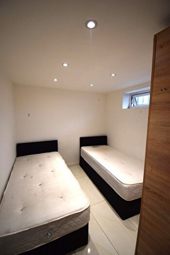 2 Bedroom Flat To Rent In Little Heath, RM6