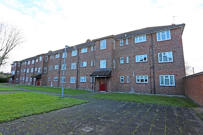 3 Bedroom Flat To Rent In Broxburn Drive, South Ockendon, RM15