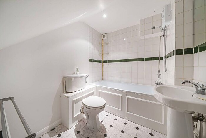 1 Bedroom Flat To Rent In Finborough Road, Chelsea, London, SW10