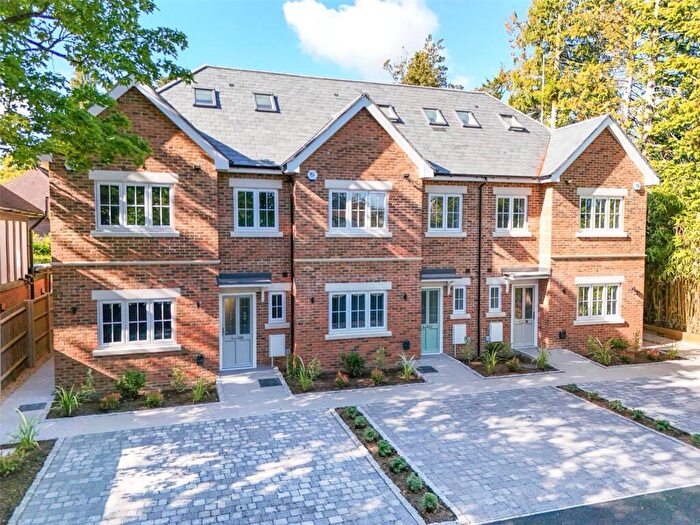 3 Bedroom Town House For Sale In Hersham Road, Walton-On-Thames, KT12