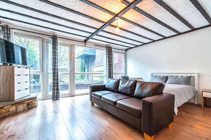 3 Bedroom Maisonette To Rent In Bartholomew Court, Old Street, Islington, EC1V