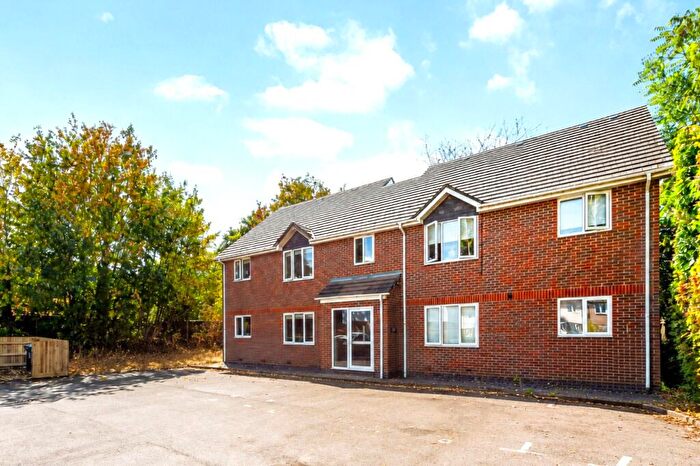 1 Bedroom Flat For Sale In Kings Road, Petersfield, Hampshire, GU32