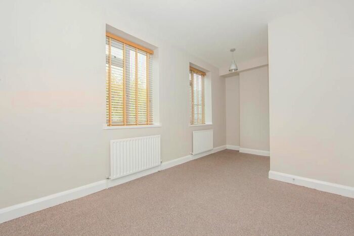 1 Bedroom Flat To Rent In Norwood Road, London, SE24
