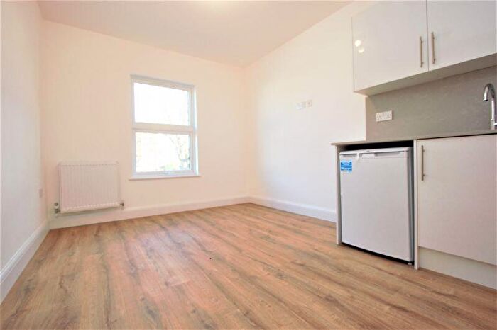 Property To Rent In Studio Flat-Hertford Road, Enfield, EN3