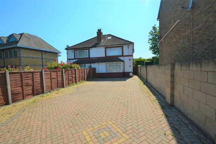 4 Bedroom Semi-Detached House To Rent In London Road, Slough, Berkshire, SL3