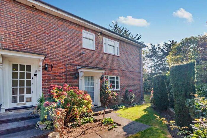 2 Bedroom Maisonette To Rent In Little Orchard Close, Pinner, HA5