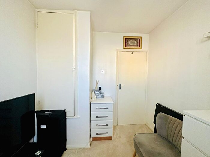 3 Bedroom End Of Terrace House For Sale In Pegg Road, Hounslow, TW5