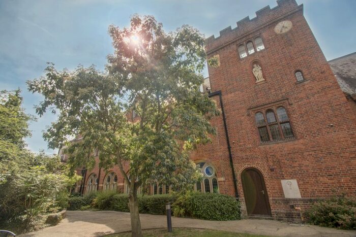 2 Bedroom Flat To Rent In Convent Court, Hatch Lane, Windsor, SL4