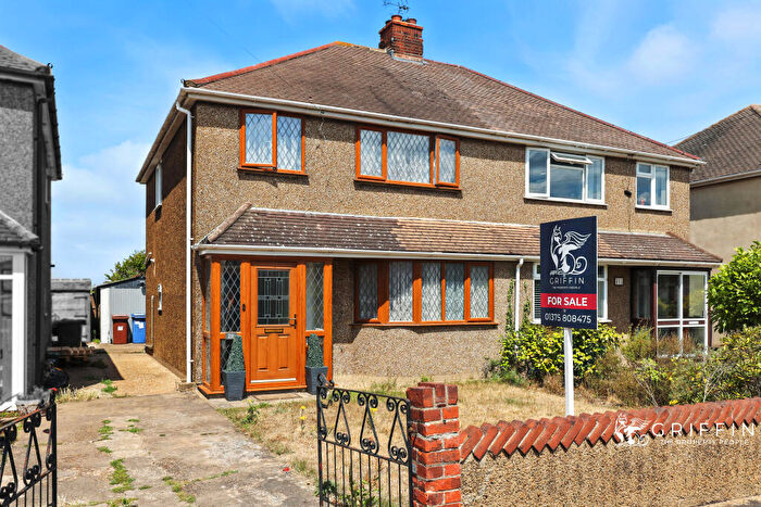 3 Bedroom Semi-Detached House For Sale In Whitmore Avenue, Stifford Clays, Grays, RM16