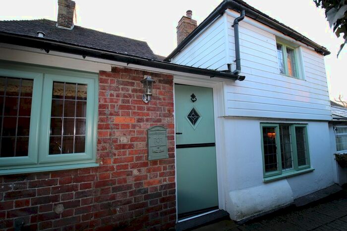 2 Bedroom Cottage To Rent In Westwell, Ashford, TN25