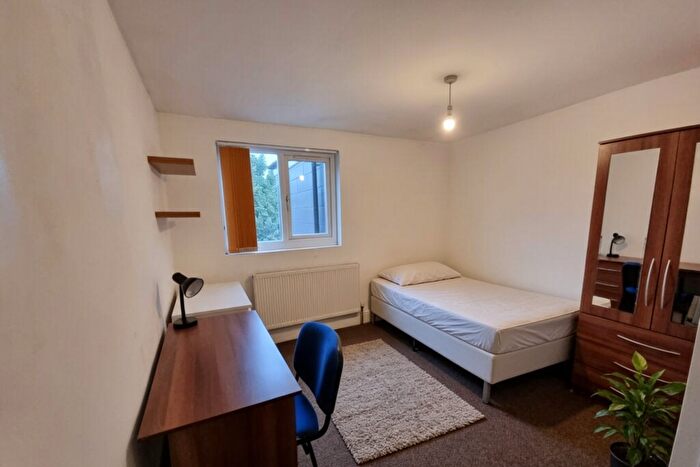 1 Bedroom Terraced House To Rent In Flat Above, Bristol Road, Selly Oak, Birmingham, B29