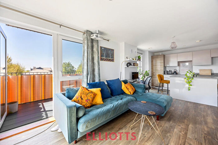 2 Bedroom Apartment For Sale In Davigdor Road, Hove, BN3