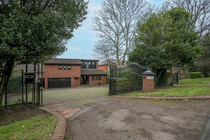 5 Bedroom Detached House To Rent In Barnet Lane, Elstree, WD6