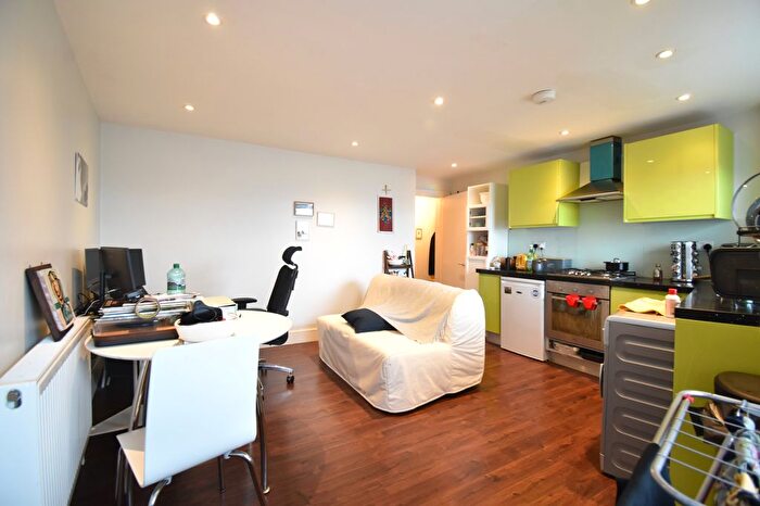 1 Bedroom Flat To Rent In Takoma House, Coleridge Road, London, N8