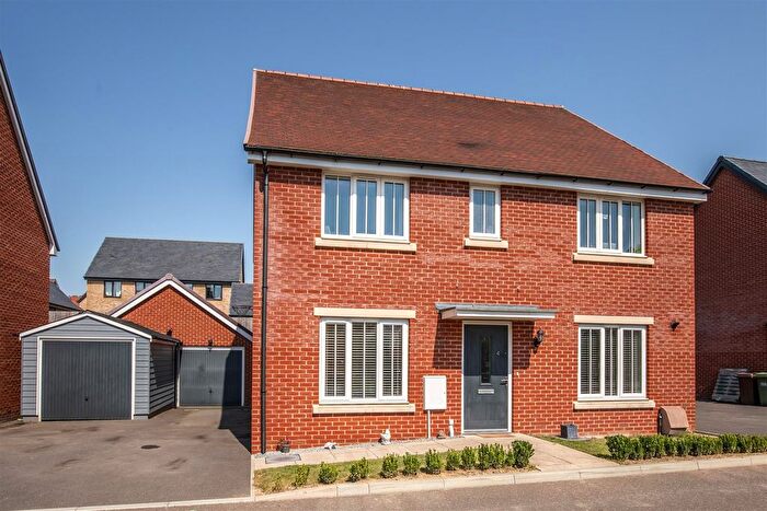 4 Bedroom Detached House For Sale In Meadow Grass Lane, Uckfield, TN22
