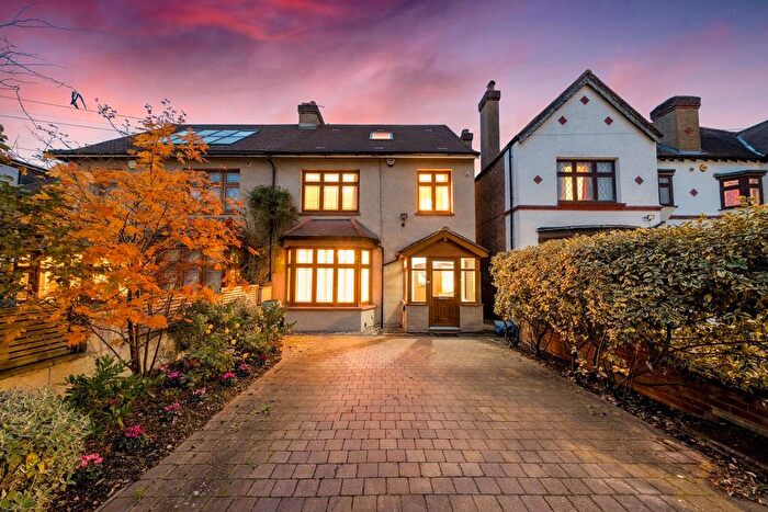 4 Bedroom Semi-detached House To Rent In Whitchurch Gardens, Harrow, Edgware, HA8