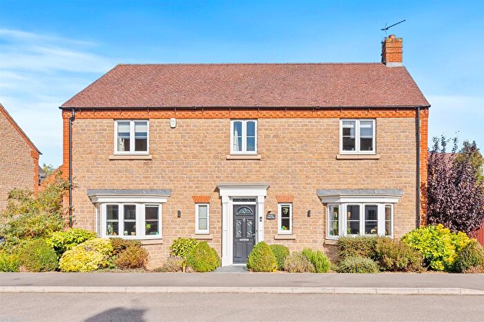 4 Bedroom Detached House For Sale In Nine Arches Way, Thrapston, NN14