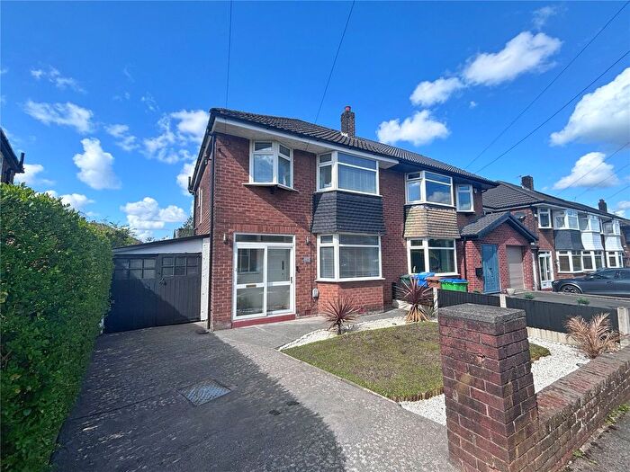 3 Bedroom Semi Detached House For Sale In Banbury Road, Alkrington, Middleton, Manchester, M24
