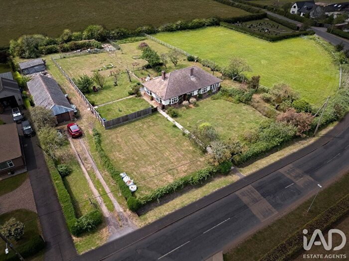 4 Bedroom Detached Bungalow For Sale In Martins Lane, Witcham, Cambridgeshire, CB6