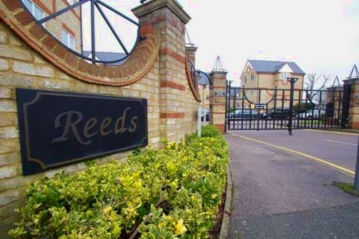 2 Bedroom Flat To Rent In Norbury Avenue, Watford WD24