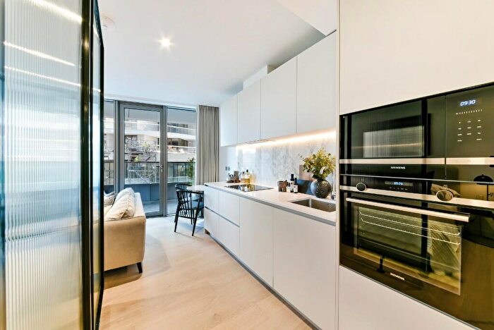 Apartment To Rent In Water Street, London, E14