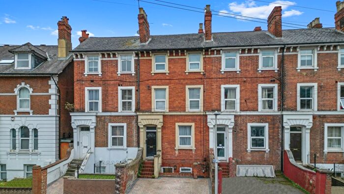 2 Bedroom Flat To Rent In South Street, Reading, Berkshire, RG1