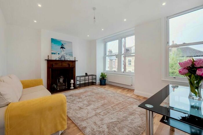 3 Bedroom Flat To Rent In Park Road, Colliers Wood, London, SW19