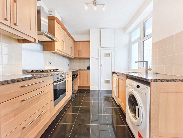 2 Bedroom Flat For Sale In Princess Court, Shoot Up Hill, Kilburn, NW2