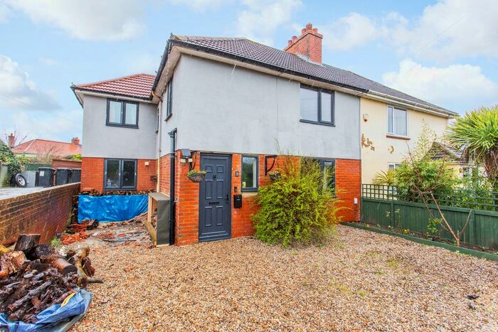 4 Bedroom Semi-Detached House For Sale In Forstal Road, Woolage Village, CT4