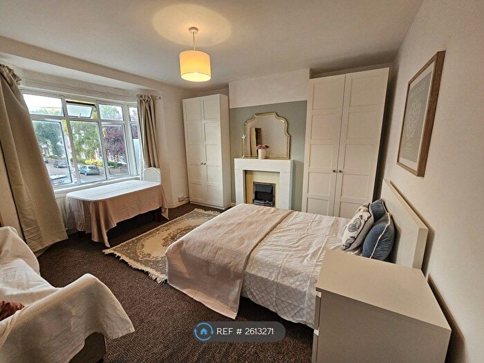 5 Bedroom Flat To Rent In Ealing, London, W5