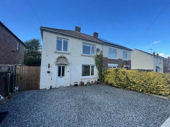 3 Bedroom Semi-Detached House For Sale In Conyers Avenue, South Pelaw, Chester-le-street, DH2