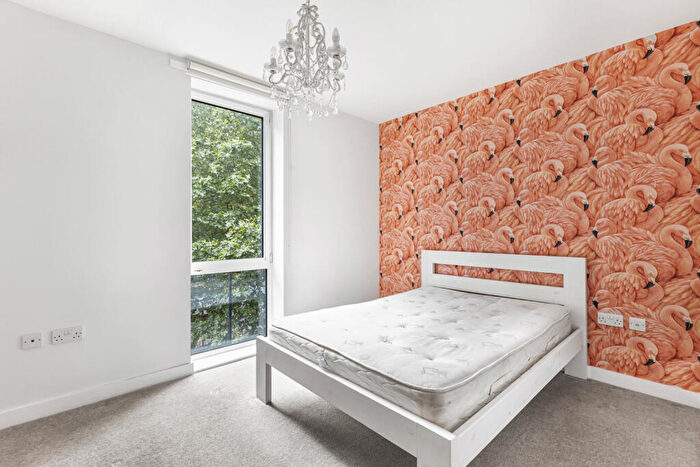 2 Bedroom Apartment To Rent In Trafalgar Gardens, Stepney Green, London, E1