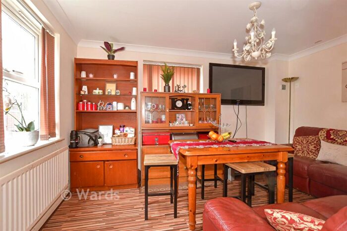 6 Bedroom Detached House For Sale In Trona Court, Sittingbourne, Kent, ME10