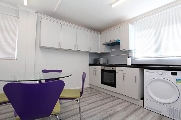 3 Bedroom Town House To Rent In Bowden Wood Close, Sheffield, S9