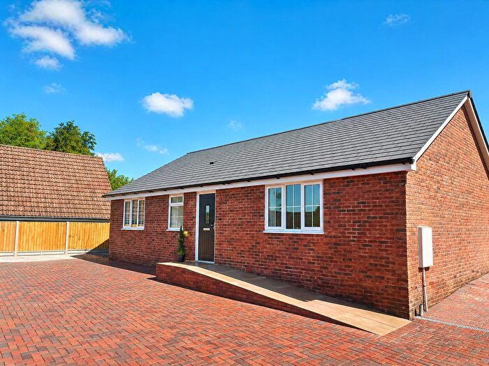 3 Bedroom Bungalow For Sale In Lamb Lane, Cinderford, GL14