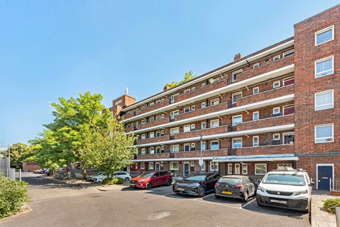 3 Bedroom Apartment For Sale In Queensbridge Road, London, E8