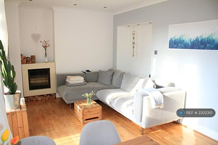 3 Bedroom Maisonette To Rent In Alexandra Road, London, NW8