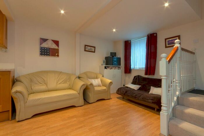 2 Bedroom Maisonette To Rent In Howburn Place, The City Centre, Aberdeen, AB11