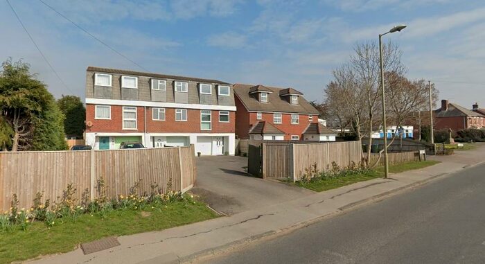 4 Bedroom Town House To Rent In Warsash Road, Warsash, SO31