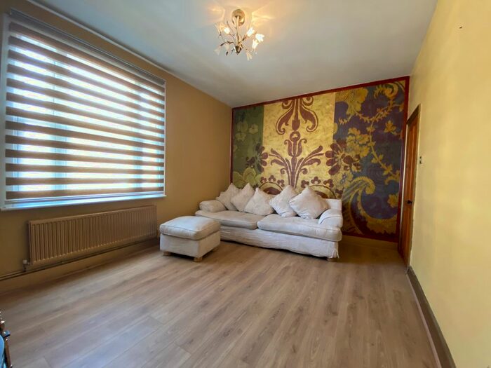 3 Bedroom Terraced House To Rent In Finsbury Road, Bounds Green, London, N22