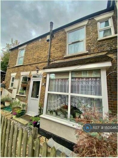 1 Bedroom Semi-Detached House To Rent In West Wycombe Road, High Wycombe, HP12