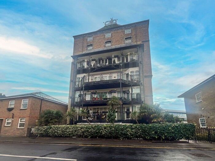 Studio To Rent In Staines, Surrey, TW18