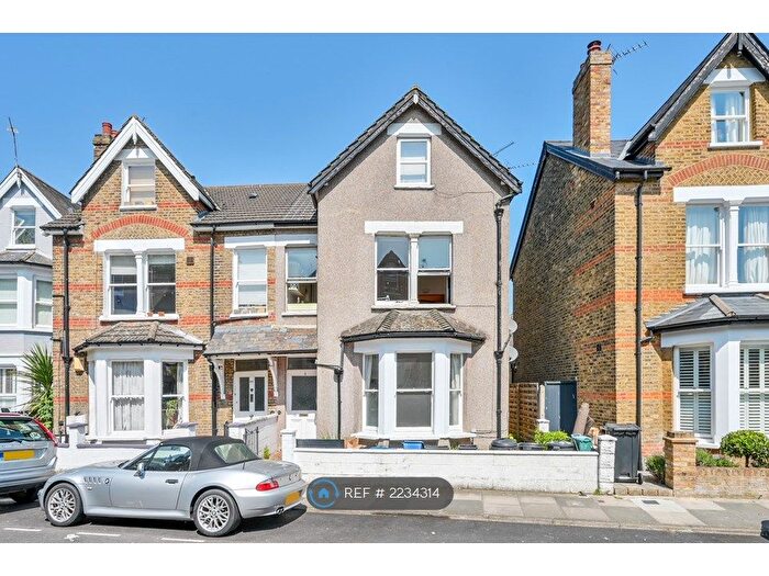 2 Bedroom Flat To Rent In Larkfield Road, Richmond, TW9