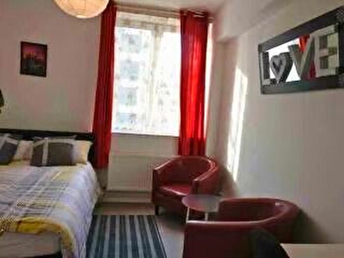 3 Bedroom Flat To Rent In Augustus Street, London, NW1