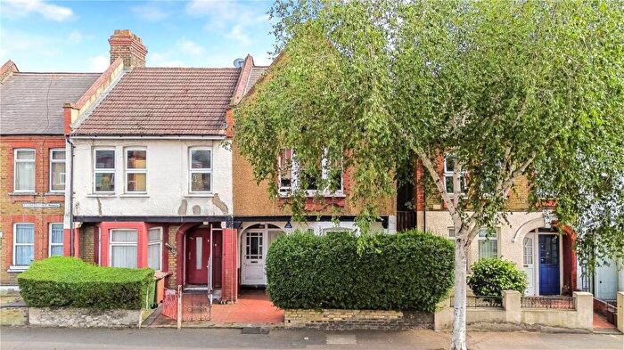 2 Bedroom Flat For Sale In Clementina Road, Leyton, London, E10