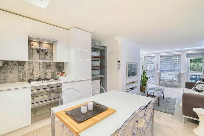 2 Bedroom Flat To Rent In Brunswick Quay, London, SE16