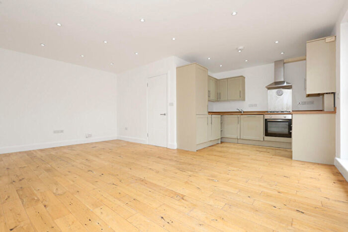 1 Bedroom Semi-Detached House To Rent In Brownswood Road, London, N4