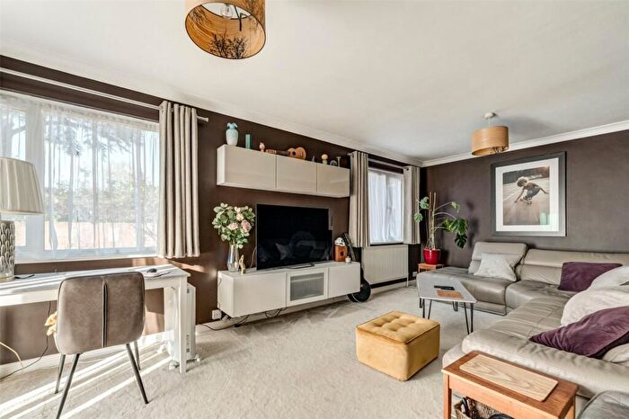1 Bedroom Flat For Sale In Hounslow, London, TW7
