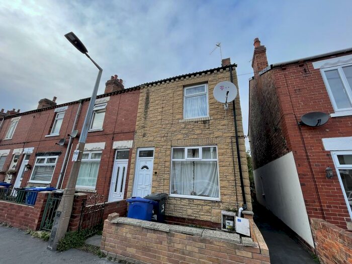 Houses for sale & to rent in DN8 5NU, Southfield Road, Thorne Doncaster